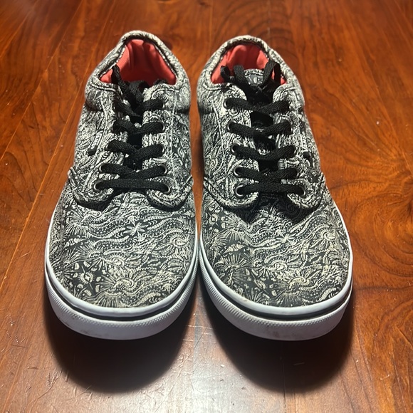 Vans Woman’s size 8.5 Black & White - Picture 3 of 9